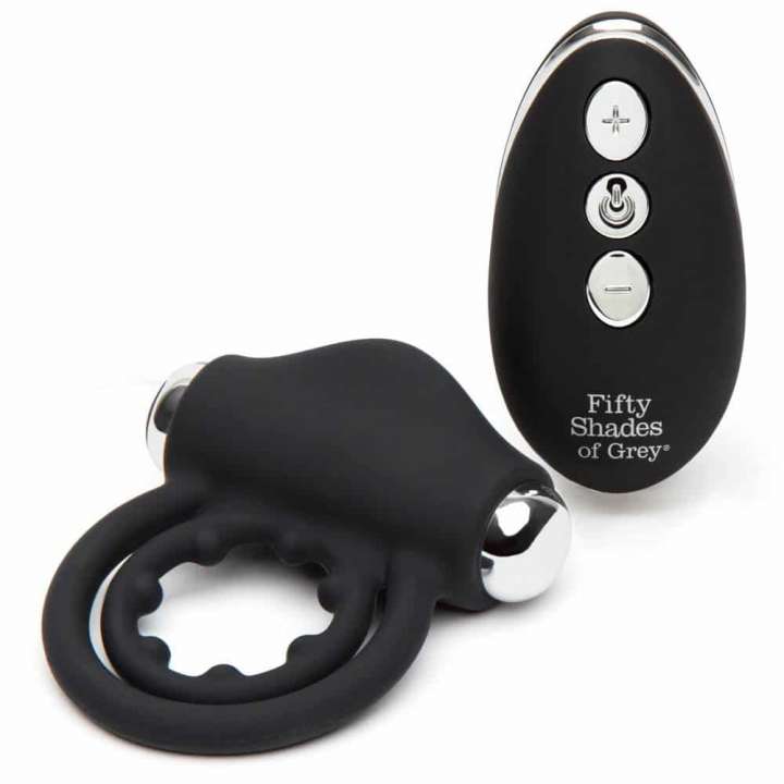Priser på Fifty Shades of Grey Penis- og Testikelring med Vibrobullet